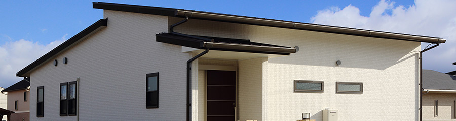 中庭を囲った明るい平屋住宅