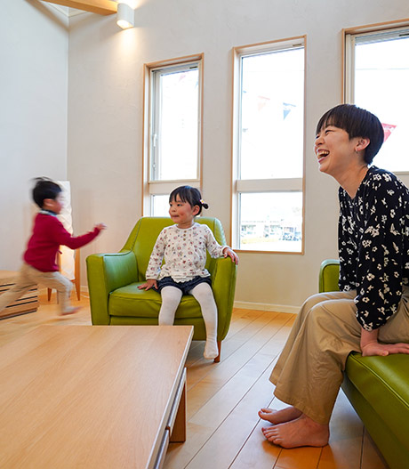 それにしても床があたたかい。床暖房をせずにこんなに暖かくできるなんて。