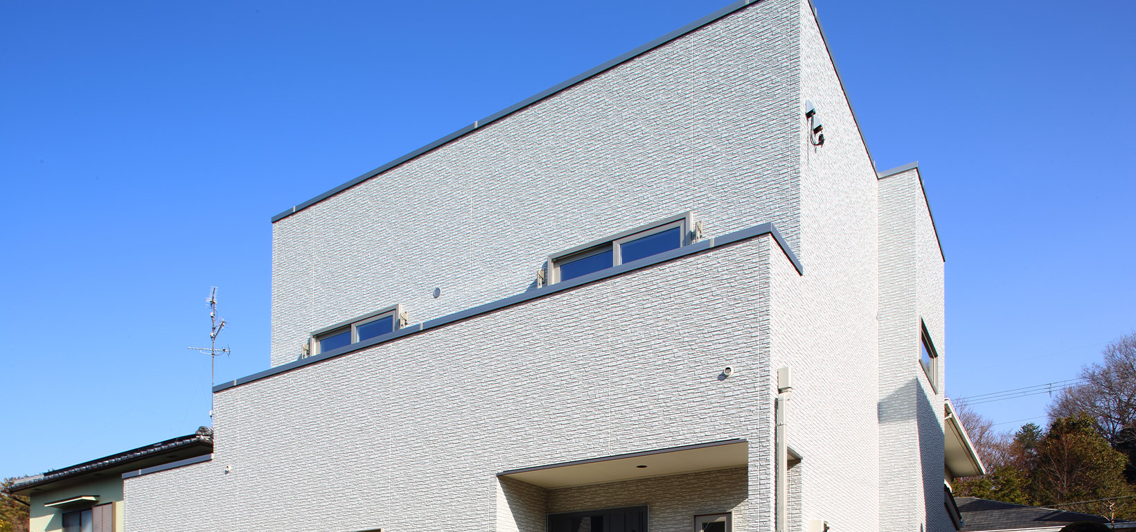 もしもの時のためには保険の有無も確認